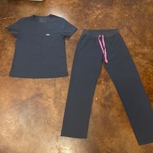 Figs charcoal grey scrub set